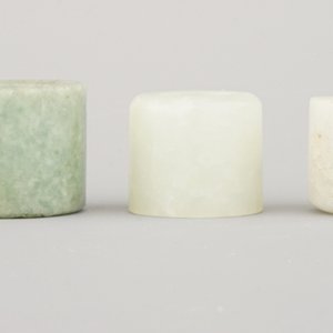Lot de 5 bagues d'archer différentes en jade, 19e-20e — photo 1