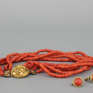 Lot de bijoux chinois en corail et or, 19e — photo 1