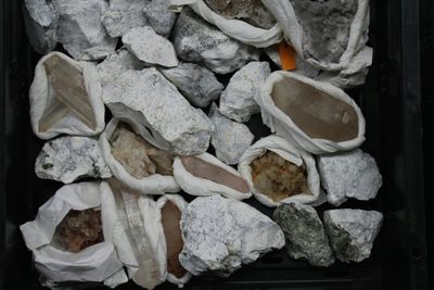 Lot de divers minéraux et pierres sémi-précieuses