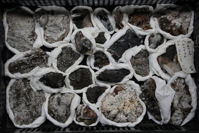 Lot de divers minéraux et pierres sémi-précieuses