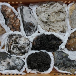 Lot de divers minéraux et pierres sémi-précieuses — photo 1