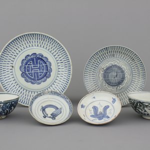 Lot d'objets en porcelaine de Chine, bleu et blanc, dynastie Ming — photo 1