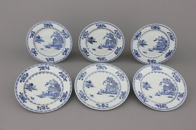 Lot van 6 blauw en witte borden in Chinees porselein met landschappen, 18e eeuw