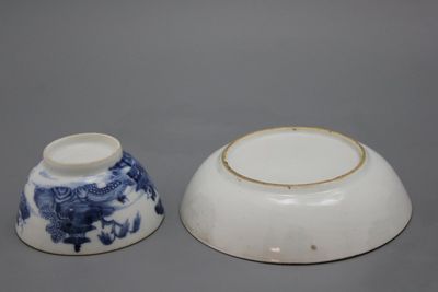 Lot van 6 blauw en witte kopjes met onderbordjes, 18e-19e eeuw.