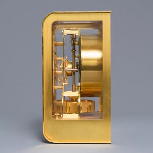 Luigi Colani voor Jaeger Le Coultre, Atmos klok in verguld en geborsteld messing, 1974-1975 — foto 3