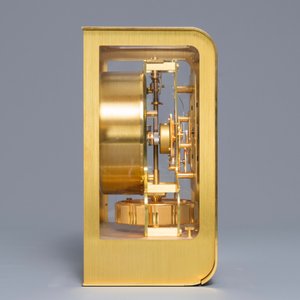 Luigi Colani voor Jaeger Le Coultre, Atmos klok in verguld en geborsteld messing, 1974-1975 — foto 5