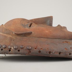 Masque africain en bois sculpté, éventuellement Holo,  début-moitié 20e — photo 2