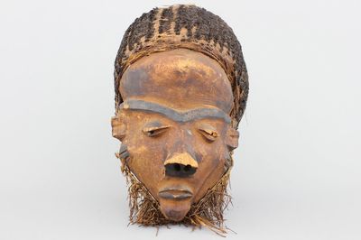 Masque africain en bois sculpté, Pende, début-moitié 20e