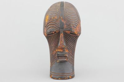 Masque africain en bois sculpté, Songye, début-moitié 20e