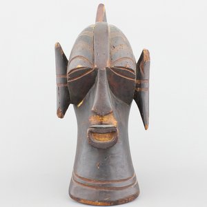 Masque africain sculpté en bois, Songye, début-moitié 20e — photo 1