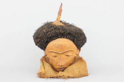 Masque africain sculpté et peint, Pende, début-moitié 20e