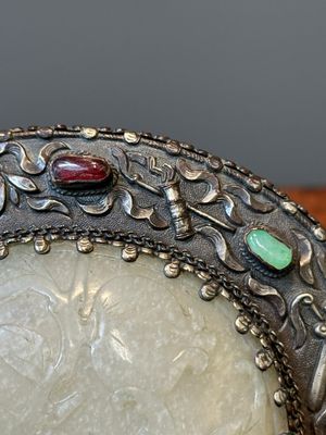 Miroir à main en argent incrusté de jade blanc et de pierres précieuses, 19/20ème siècle — photo 5