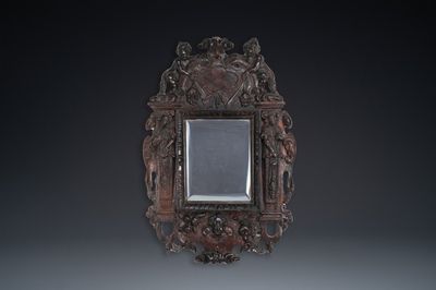 Miroir en chêne sculpté à décor de chérubins et de cariatides, les Pays-Bas, 17ème