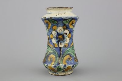 Mooie polychrome met bloemenversierde Italiaanse albarello, Caltagirone, 17e eeuw