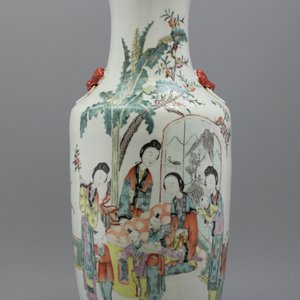 Mooie vaas in Chinees porselein met afbeelding dames, 19e-20e eeuw. — foto 1