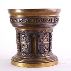 Mortier impressionant en bronze patiné avec inscription, daté 1573, 19e — photo 2