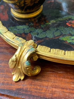Nécessaire de bureau en bois laqué et peint, bronze doré et porcelaine céladon de Japon, France, fin du 18ème — photo 13