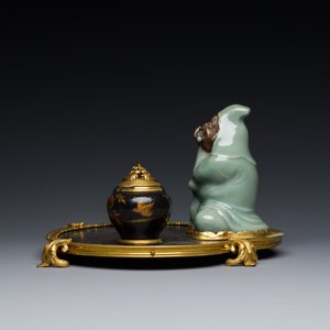 Nécessaire de bureau en bois laqué et peint, bronze doré et porcelaine céladon de Japon, France, fin du 18ème — photo 7