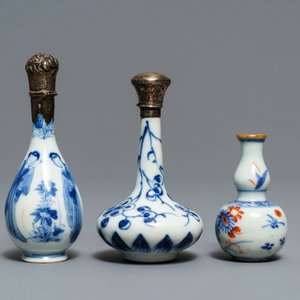 Negen blauw-witte Chinese miniatuur vaasjes, een Chinese 'Amsterdams bont' theepot en een melkkan, Kangxi en later — foto 3