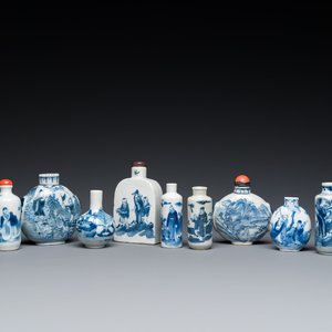 Negen Chinese blauw-witte snuifflessen, 19/20e eeuw — foto 1