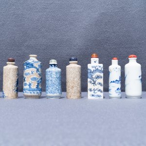 Negen Chinese blauw-witte snuifflessen, 19/20e eeuw — foto 15