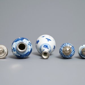 Negen Chinese blauw-witte vazen met zilveren monturen, Kangxi — foto 9