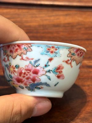 Negen Chinese famille rose koppen en acht schotels, Yongzheng/Qianlong — foto 16