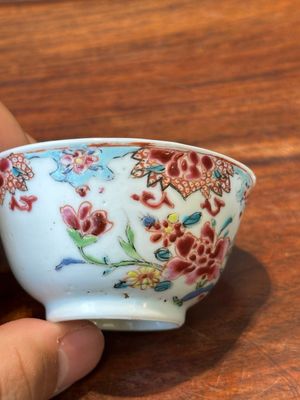 Negen Chinese famille rose koppen en acht schotels, Yongzheng/Qianlong — foto 20