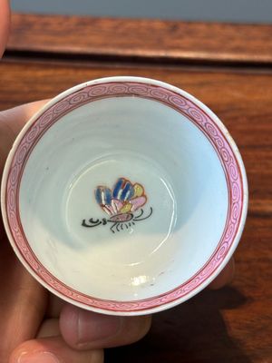 Negen Chinese famille rose koppen en acht schotels, Yongzheng/Qianlong — foto 59