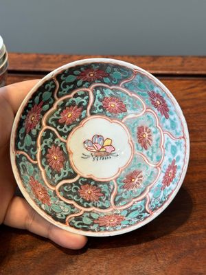 Negen Chinese famille rose koppen en acht schotels, Yongzheng/Qianlong — foto 61