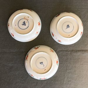 Negen Chinese famille verte koppen en schotels met vogels bij bloesems, Kangxi — foto 14