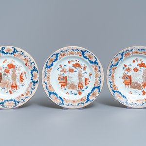Negen Chinese grisaille en Imari-stijl borden, Yongzheng/Qianlong — foto 2
