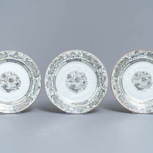 Negen Chinese grisaille en Imari-stijl borden, Yongzheng/Qianlong — foto 6