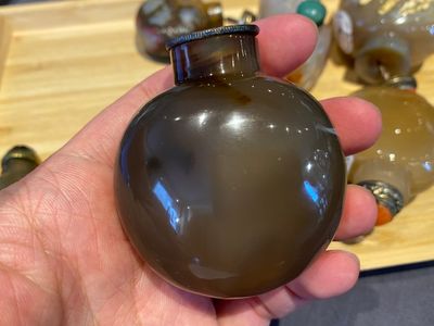 Negen Chinese snuifflessen in agaat, 19/20e eeuw — foto 12