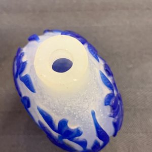 Negen Chinese snuifflessen in meerlagig blauw en wit of transparant glas, 19/20e eeuw — foto 19