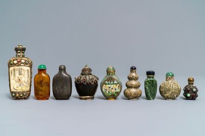 Negen diverse Chinese snuifflessen in steen, zilver en glas, 19/20e eeuw