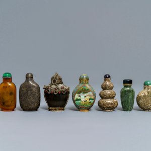 Negen diverse Chinese snuifflessen in steen, zilver en glas, 19/20e eeuw — foto 2