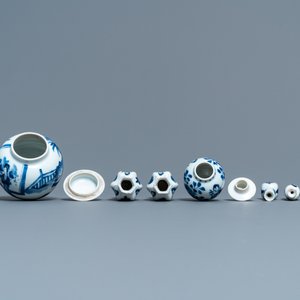 Negen kleine Chinese blauw-witte vazen met 'Lange Lijzen', Kangxi — foto 8