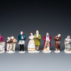 Negen Russische porseleinen figuren uit Gogol's 'Dode zielen' en 'De overheidsinspecteur', Lomonosov, 20e eeuw — foto 2