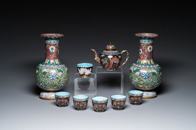 Negen stukken Chinees cloisonné, 19/20e eeuw