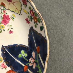 Negen stukken Chinees famille rose porselein met 'Tabaksbladeren' decor, Qianlong — foto 12