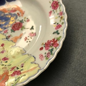 Negen stukken Chinees famille rose porselein met 'Tabaksbladeren' decor, Qianlong — foto 27