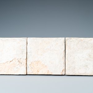 Neuf carreaux aux médaillons en majolique polychrome, Anvers ou Middelbourg, 2ème moitié du 16ème — photo 3