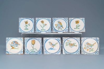 Neuf carreaux en faïence polychrome de Delft aux décors de fleurs et d'oiseaux, 17ème