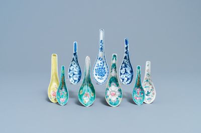 Neuf cuillères en porcelaine de Chine pour le marché Straits ou Peranakan, 19/20ème