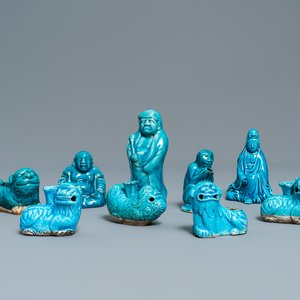 Neuf figures et compte-gouttes en porcelaine de Chine turquoise monochrome, Kangxi et après — photo 1