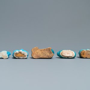 Neuf figures et compte-gouttes en porcelaine de Chine turquoise monochrome, Kangxi et après — photo 7