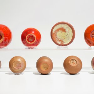 Neuf petits vases modernistes aux émaux rouges et bruns, Perignem et Amphora, 2ème moitié du 20ème — photo 6