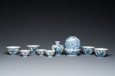 Neuf pièces en porcelaine de Chine en bleu et blanc provenant d'épaves, Wanli et postérieur