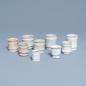 Neuf pots à onguent de type albarello en faïence blanche de Delft, 17/18ème — photo 1